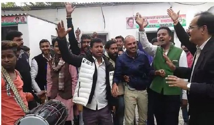 Wave of happiness in the workers of Congress in Rae Bareli
