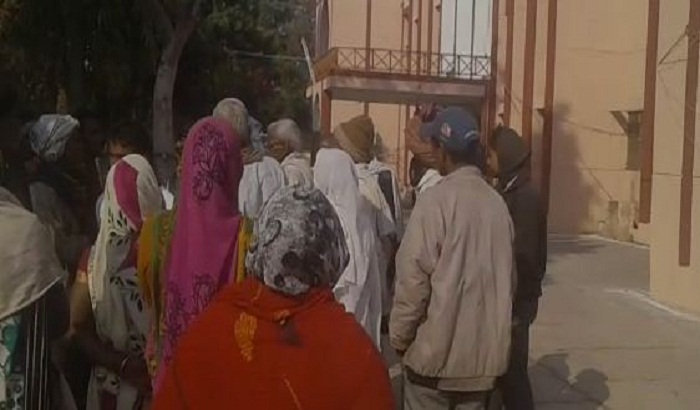 Village and relatives protest against not registering the case