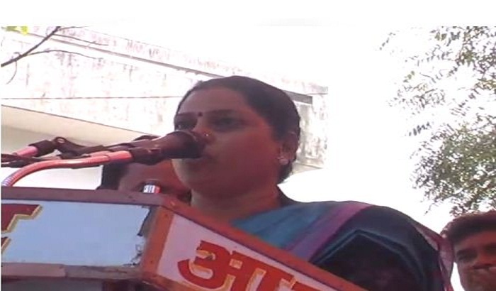 Sadhna Singh said Mayawati neither looks like a male nor does women.