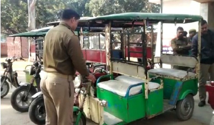 Sambhal: E-rickshaw robbery gang's 5 members arrested by police.