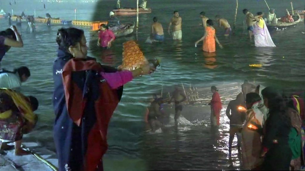 Devotees Take holy dip on Paush Purnima at Triveni Sangam Prayagraj