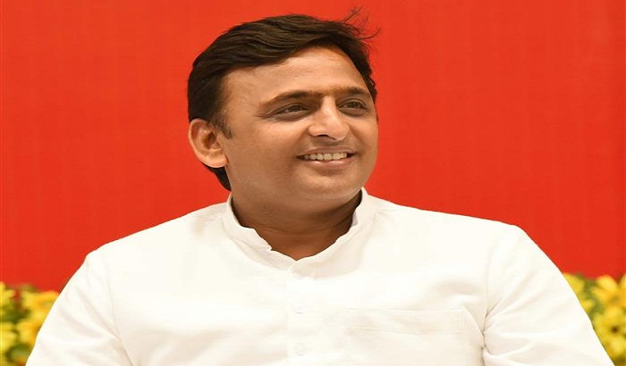 On the Republic Day Akhilesh Yadav has done the flag hosting in Park