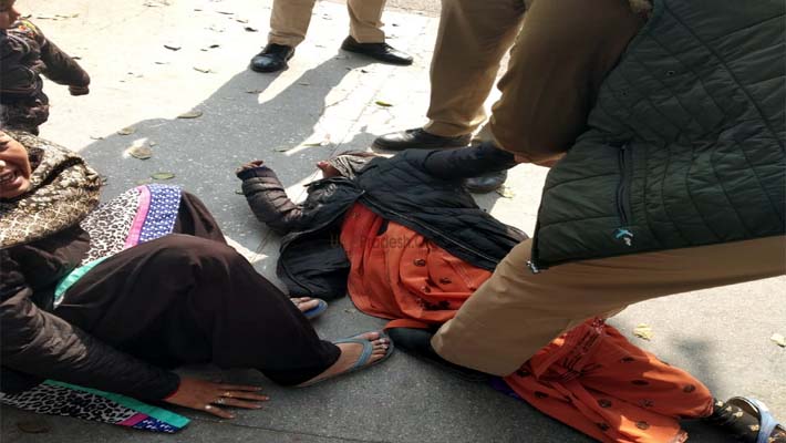 Women Attempt Suicide in SSP Residence Premises Lucknow