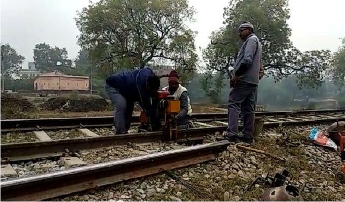 Jaunpur: Stir in Railway Department