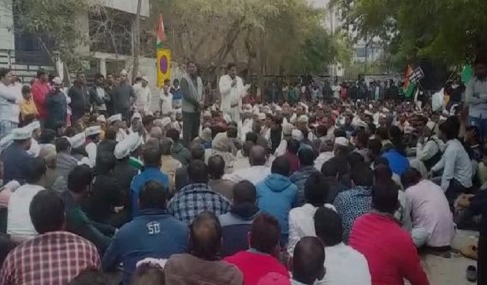 Farmers protest against Noida authority