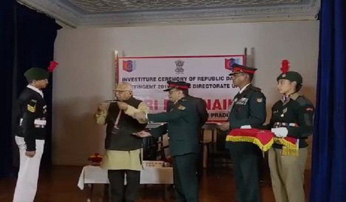 Governor Ram Naik distributed medals to NCC cadets in Raj Bhavan