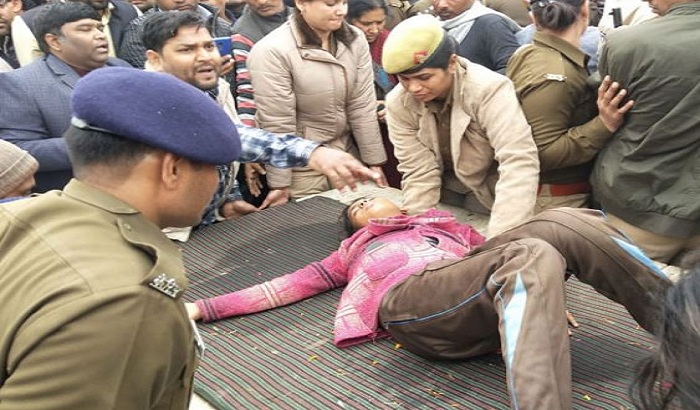 Daughter gets unconscious after the funeral of Pradeep Singh Yadav