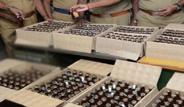 410 boxes illegal liquor recovered by truck coming from Haryana
