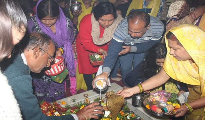 Thousands of devotees in Meerut offered water to Lord Bhole Nath