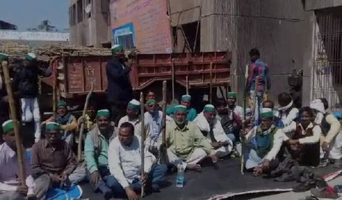 Sugarcane farmers sitting on dharna at Vikas Bhawan