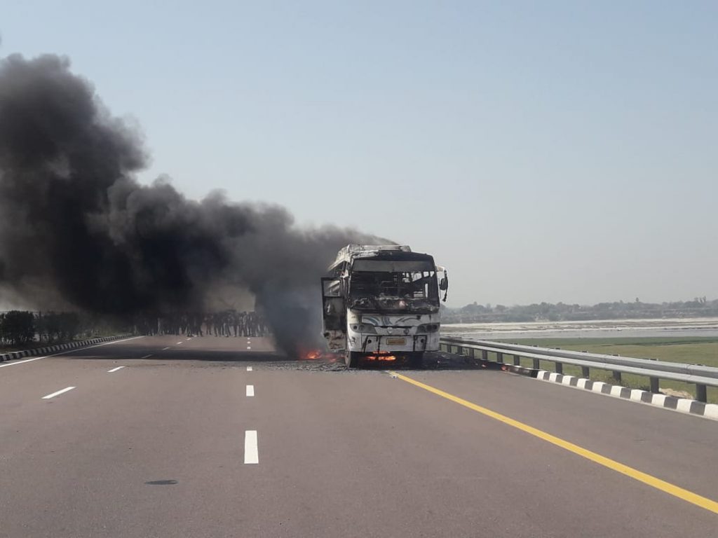 A fire on a short circuit in a bus at Lucknow Agra Express Way