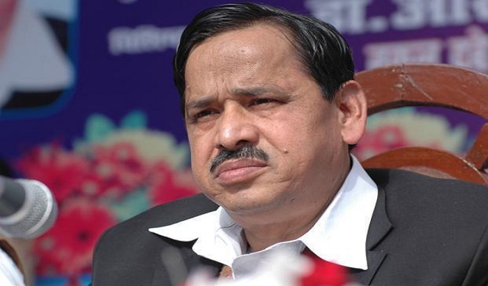 Congress leader Naseemuddin Siddiqui Flashed on journalists' questions