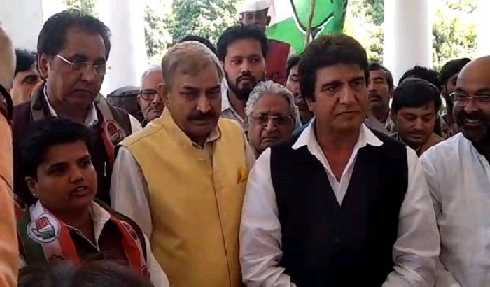 Raj Babbar administers membership to many leaders in Congress
