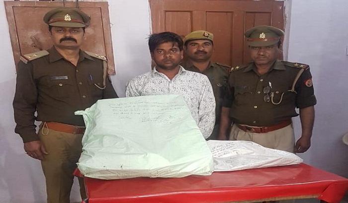 Police raided and arrest a man while making a pistol in Hapur