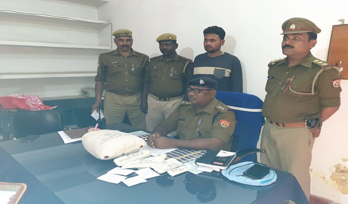 With mobile,illegal Katta and Ganja criminal was came in police custody