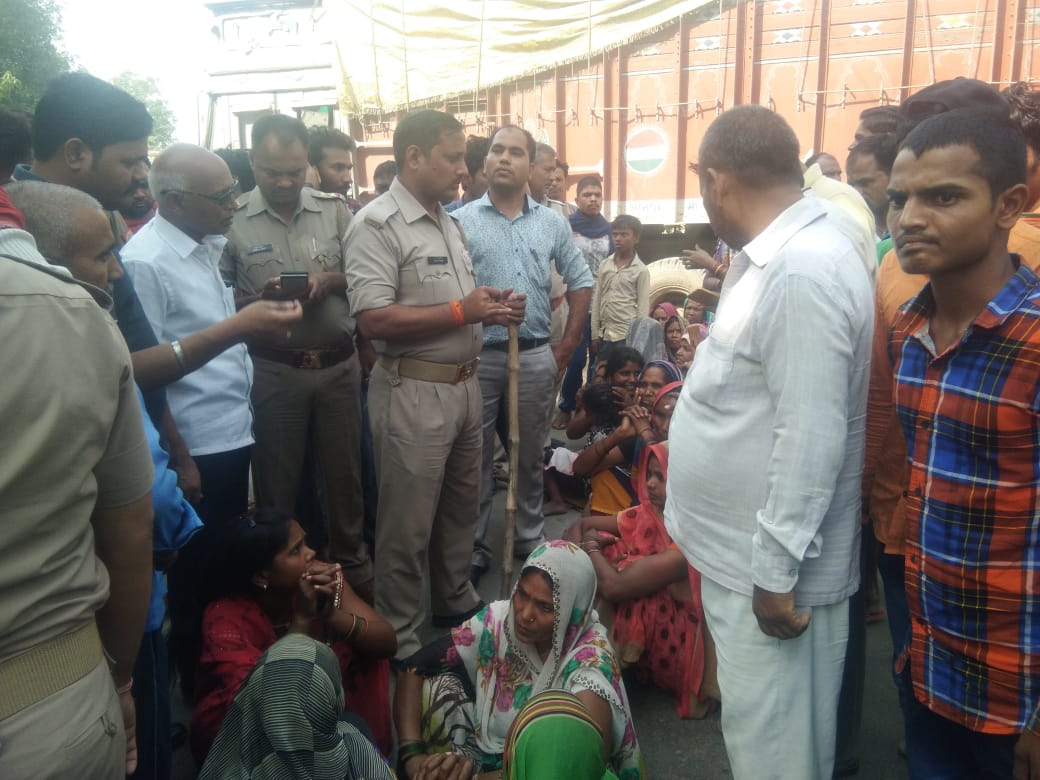 जौनपुर : मोदी को वोट नहीं तो कर दी मतदाताओं की पिटाई।