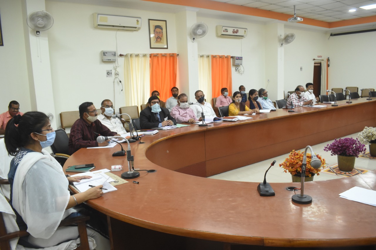 unnao dm meeting for under construction schemes