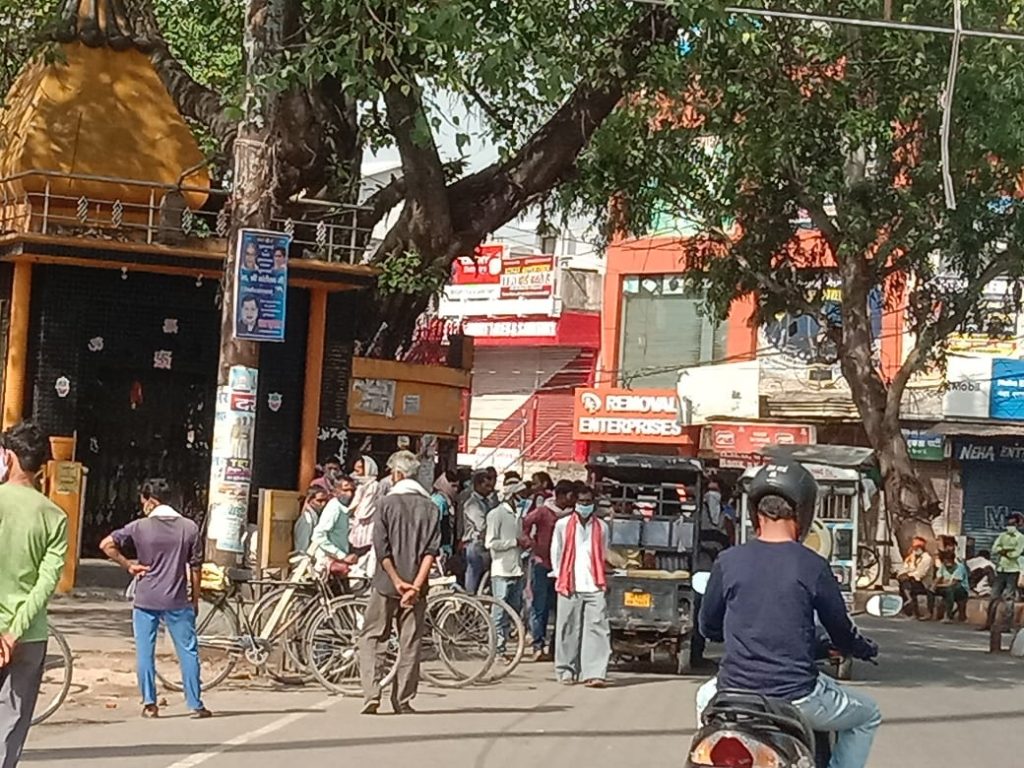 weekend lock-down is being violated openly in Thakurganj.
