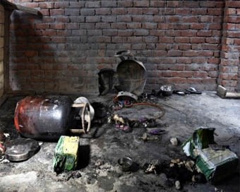 7-people-died-when-the-roof-of-house-collapsed-due-to-cylinder-blast