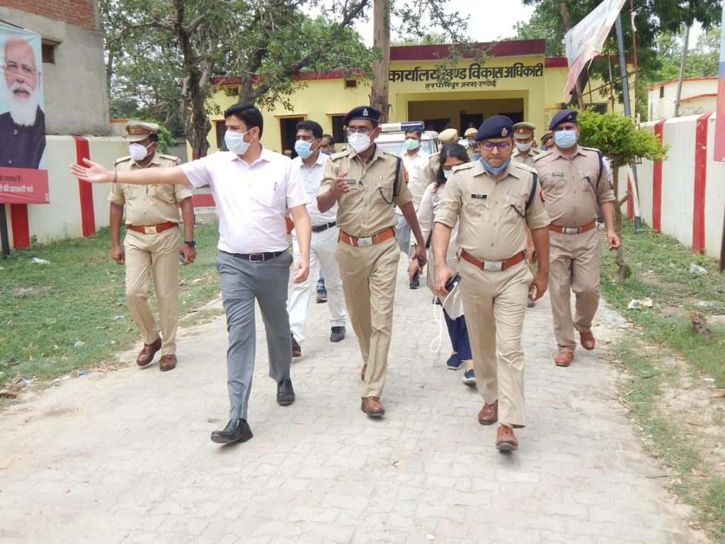 hardoi-dm-and-sp-inspected-the-polling-and-counting-places
