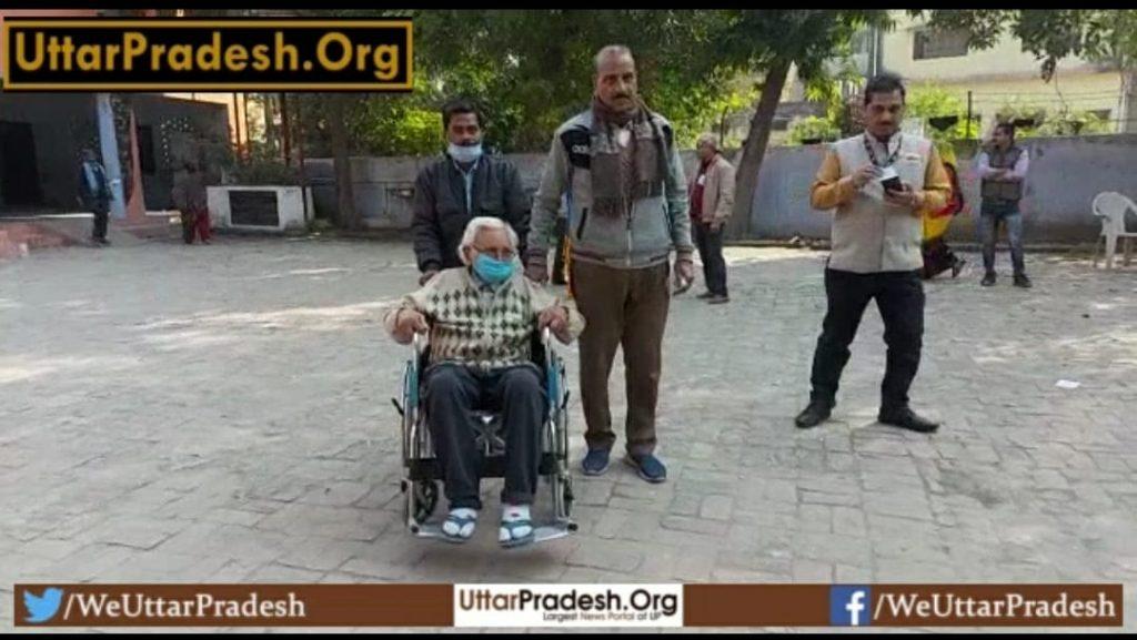 enthusiasm-shown-for-voting-thelia-and-wheel-chair-reached-to-vote
