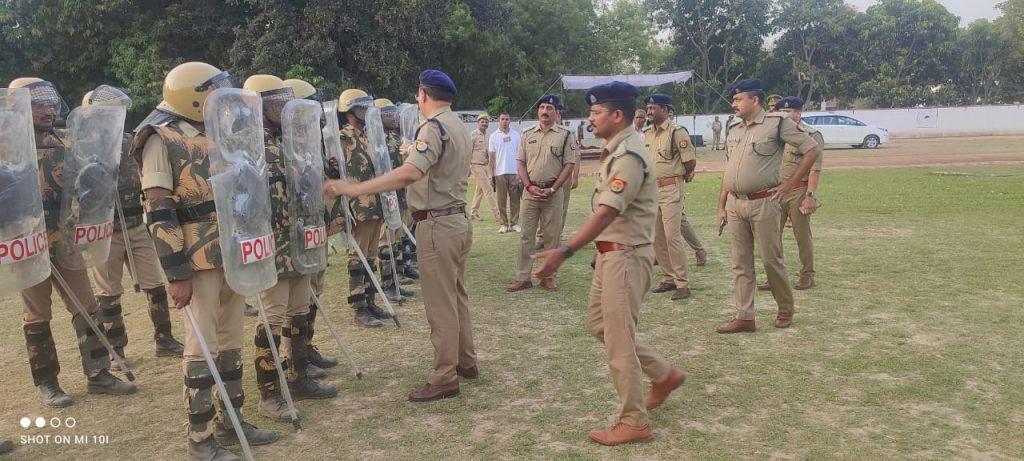 training-given-to-policemen-through-balwa-drill-in-police-lines