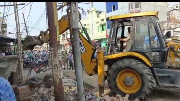 know-in-which-city-mahabali-roared-on-encroachment