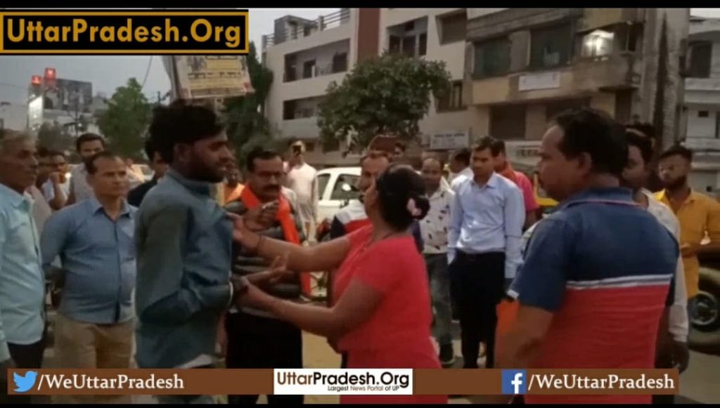 man-thrashed-by-lady-for-eve-teasing