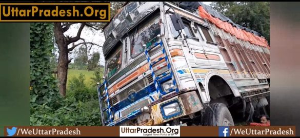 a-truck-full-of-shredding-notes-became-curious-in-hardoi