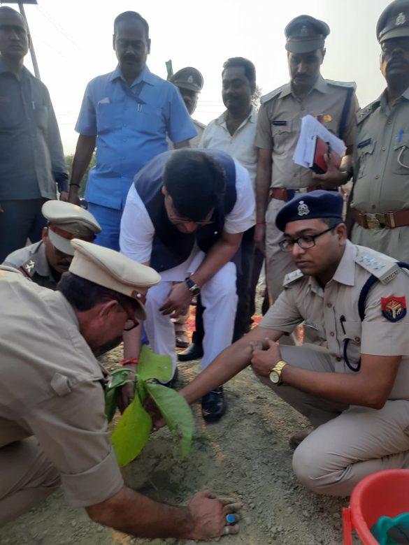 minister-of-state-for-excise-nitin-agarwal-planted-a-tree