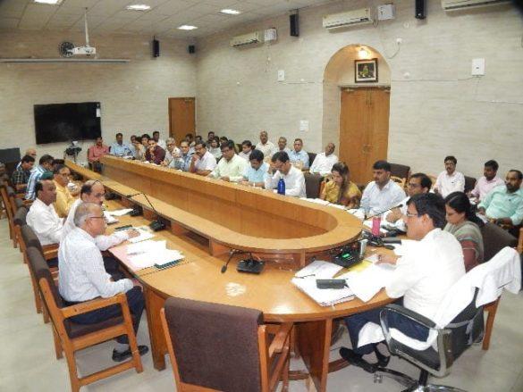 revenue-meeting-held-under-chairmanship-of-dm-mangala-prasad-singh