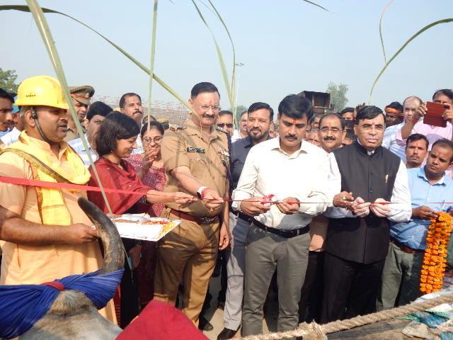 dm-mp-singh-inaugurated-the-crushing-session-of-hariwan-sugar-mill