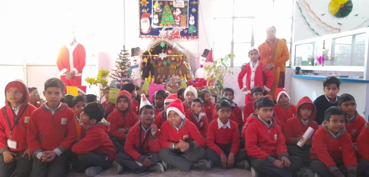 यूनिटी पब्लिक स्कूल में धूमधाम से मनाया गया क्रिसमस डे, बच्चों ने सैंटा बन दिया मानवता और दया का संदेश।