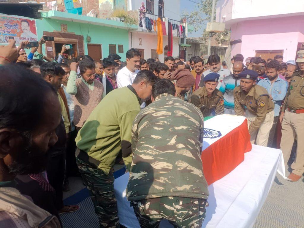 crpf-jawan-dies-due-to-illness-body-of-jawan-came-wrapped-in-tricolor