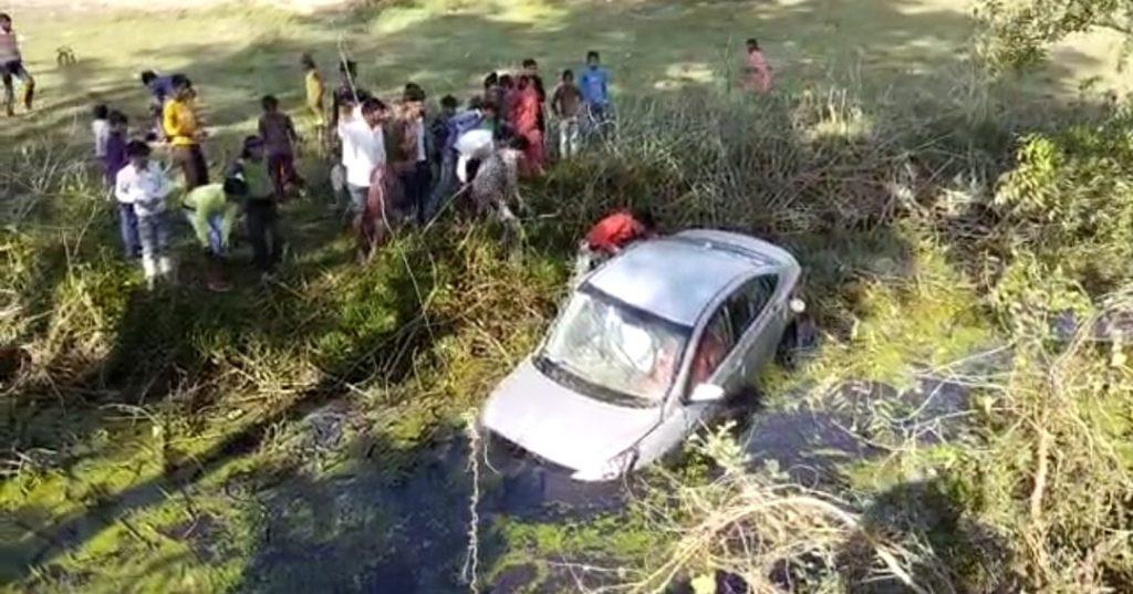 two-people-died-in-a-car-that-fell-into-a-drain-without-a-railing-bridge