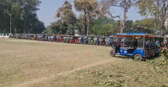 130 auto rickshaws were made to stand in police line