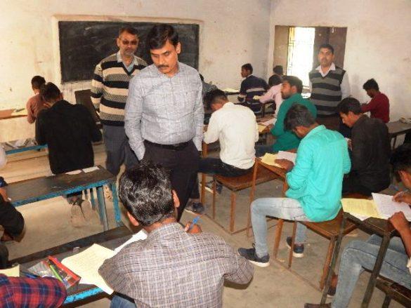 dm-mp-singh-inspected-the-examination-centers