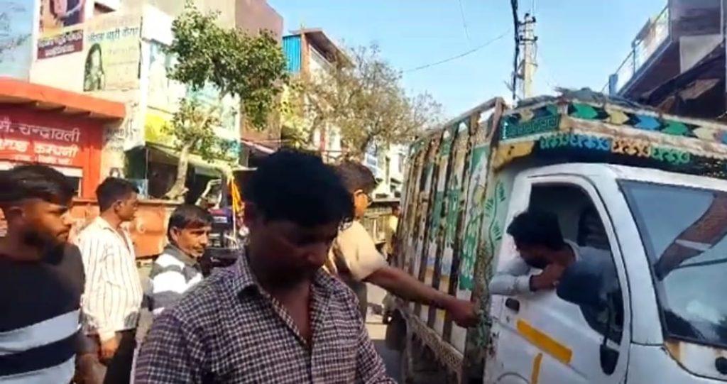 mathura-one-killed-after-bike-collided-with-tree
